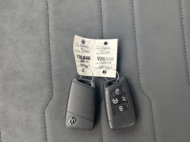 2026 Volkswagen Taos SE Black