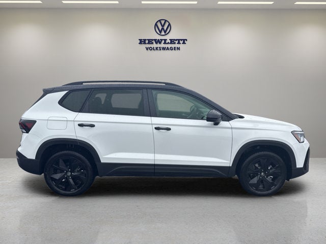 2026 Volkswagen Taos SE Black