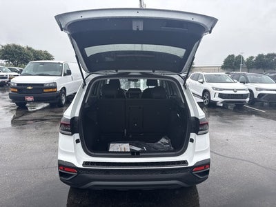 2026 Volkswagen Taos SE Black