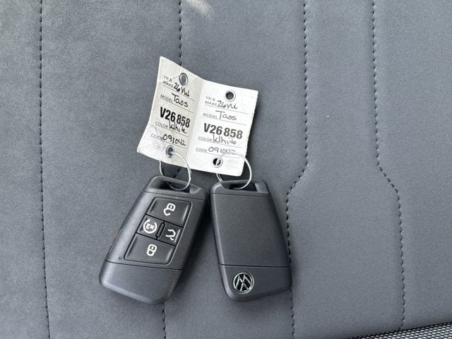 2026 Volkswagen Taos SE Black