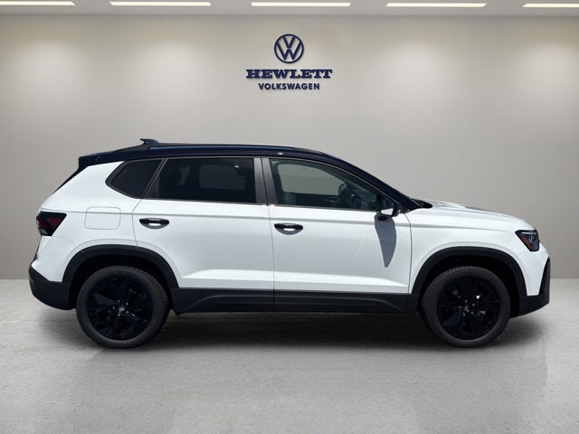 2026 Volkswagen Taos SE Black