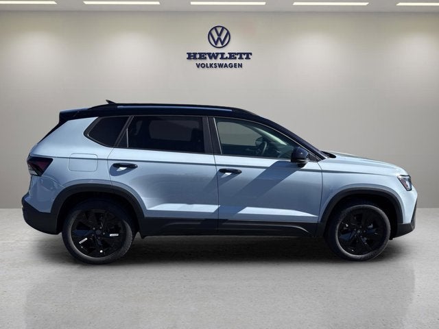 2026 Volkswagen Taos SE Black