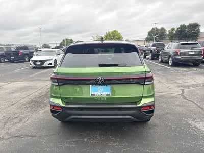 2026 Volkswagen Taos SE Black