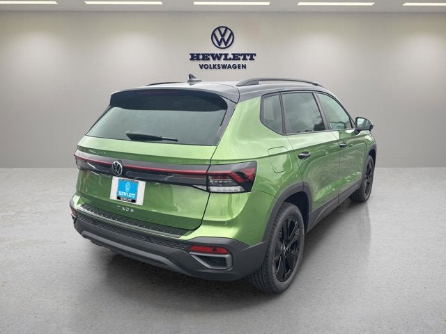 2026 Volkswagen Taos SE Black