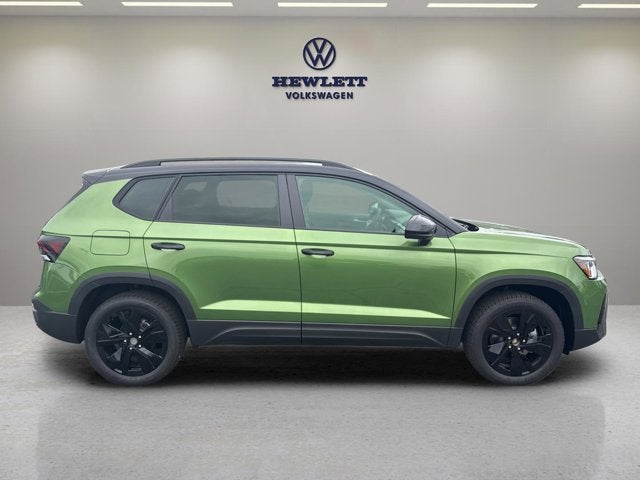 2026 Volkswagen Taos SE Black