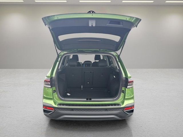 2026 Volkswagen Taos SE Black