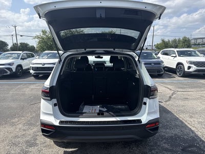 2026 Volkswagen Taos SE Black