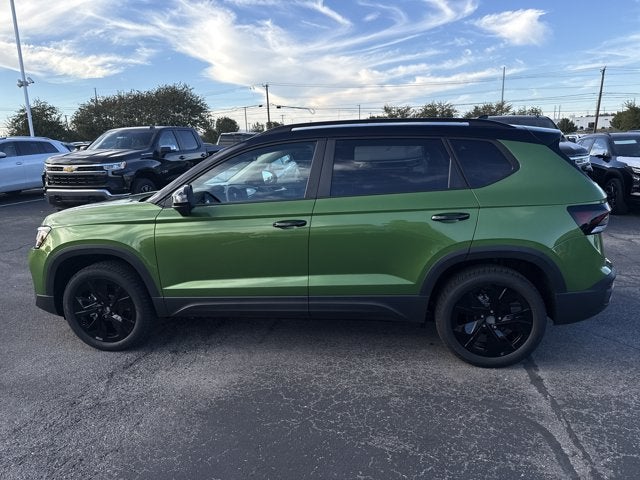 2027 Volkswagen Taos SE Black