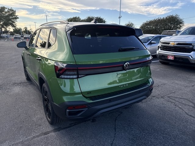 2027 Volkswagen Taos SE Black