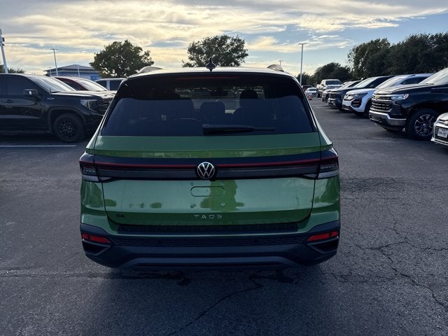 2027 Volkswagen Taos SE Black