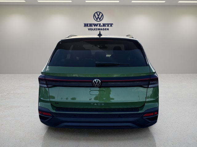 2027 Volkswagen Taos SE Black