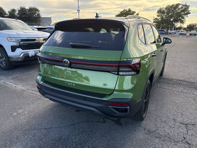 2027 Volkswagen Taos SE Black