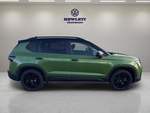 2027 Volkswagen Taos SE Black