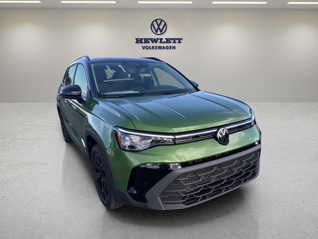 2027 Volkswagen Taos SE Black