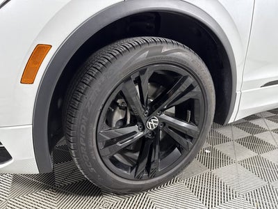 2023 Volkswagen Tiguan SE R-Line Black