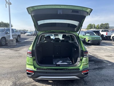 2026 Volkswagen Taos SE