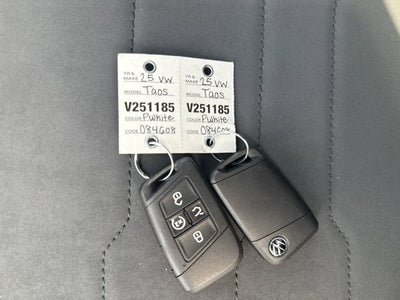 2025 Volkswagen Taos SE