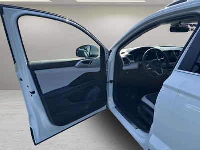 2025 Volkswagen Taos SE