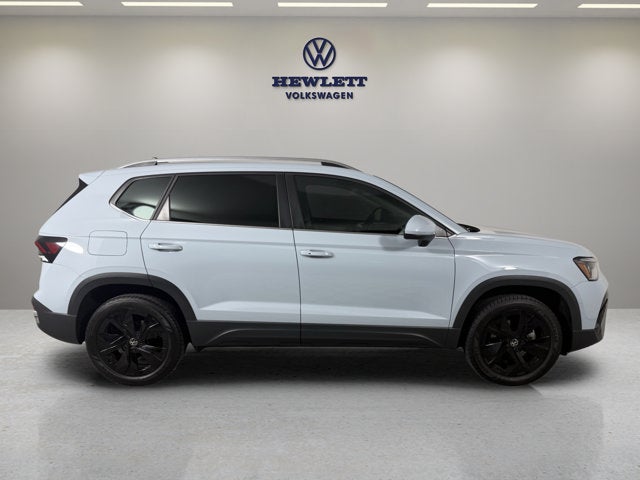 2025 Volkswagen Taos SE