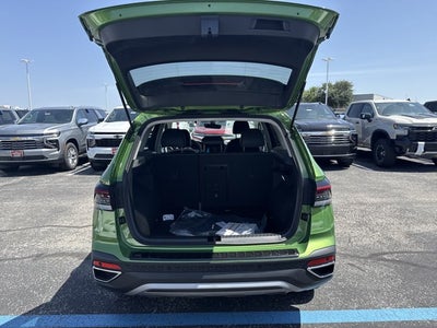 2026 Volkswagen Taos SE