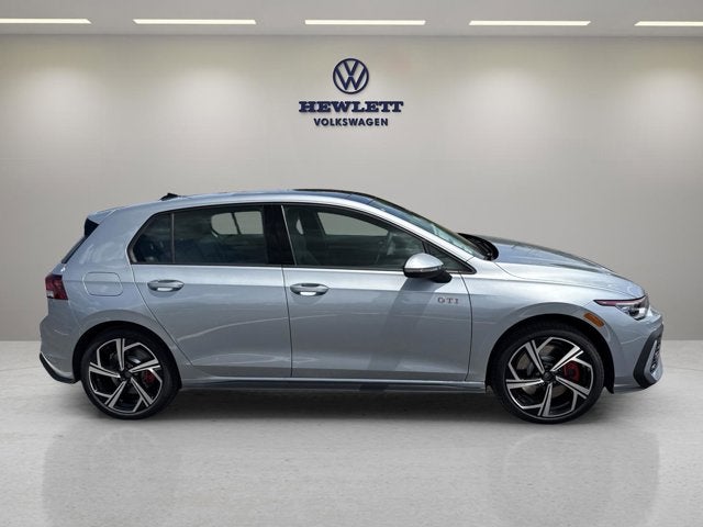 2025 Volkswagen Golf GTI SE