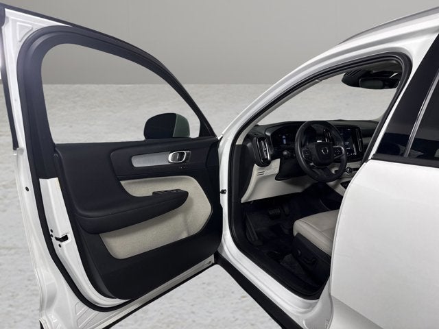 2021 Volvo XC40 Momentum