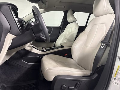 2021 Volvo XC40 Momentum