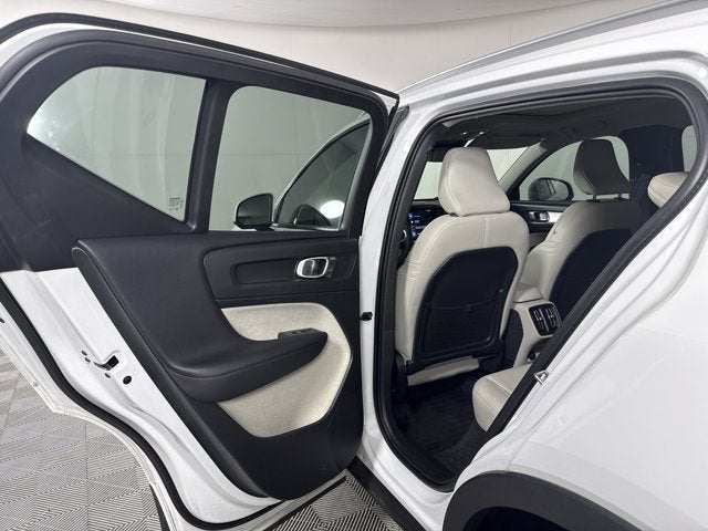 2021 Volvo XC40 Momentum