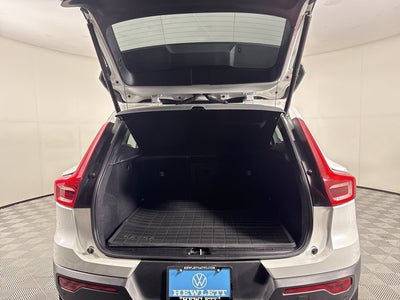 2021 Volvo XC40 Momentum