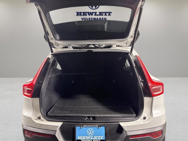 2021 Volvo XC40 Momentum