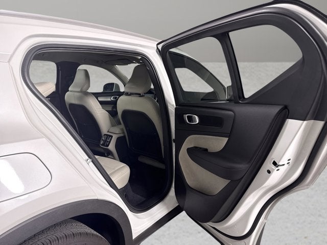 2021 Volvo XC40 Momentum