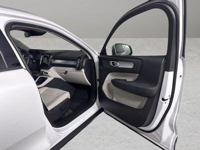 2021 Volvo XC40 Momentum