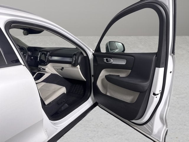 2021 Volvo XC40 Momentum
