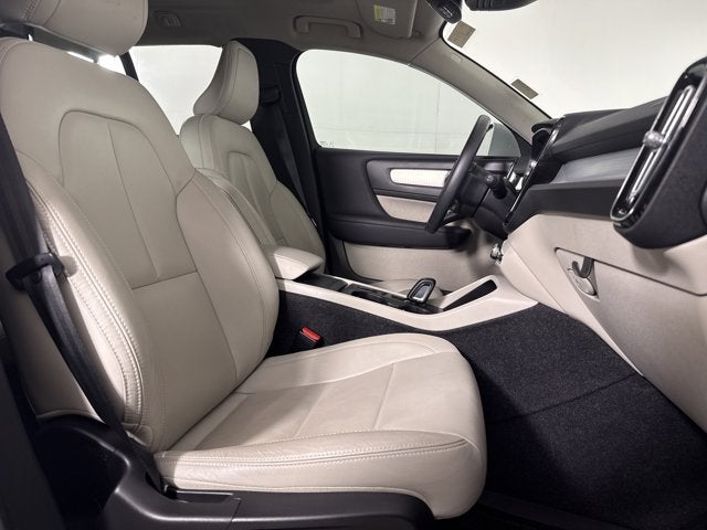 2021 Volvo XC40 Momentum