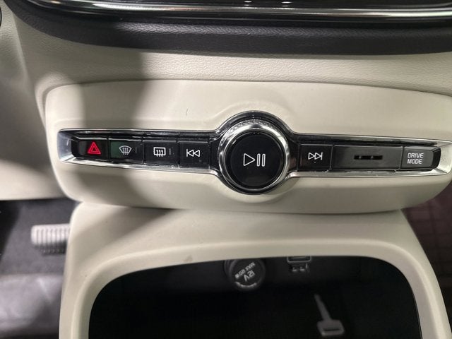 2021 Volvo XC40 Momentum