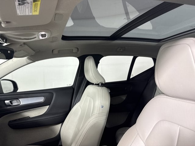 2021 Volvo XC40 Momentum