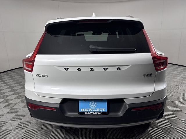 2021 Volvo XC40 Momentum