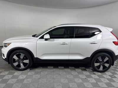 2021 Volvo XC40 Momentum
