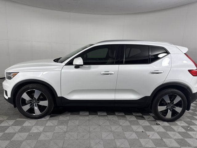2021 Volvo XC40 Momentum