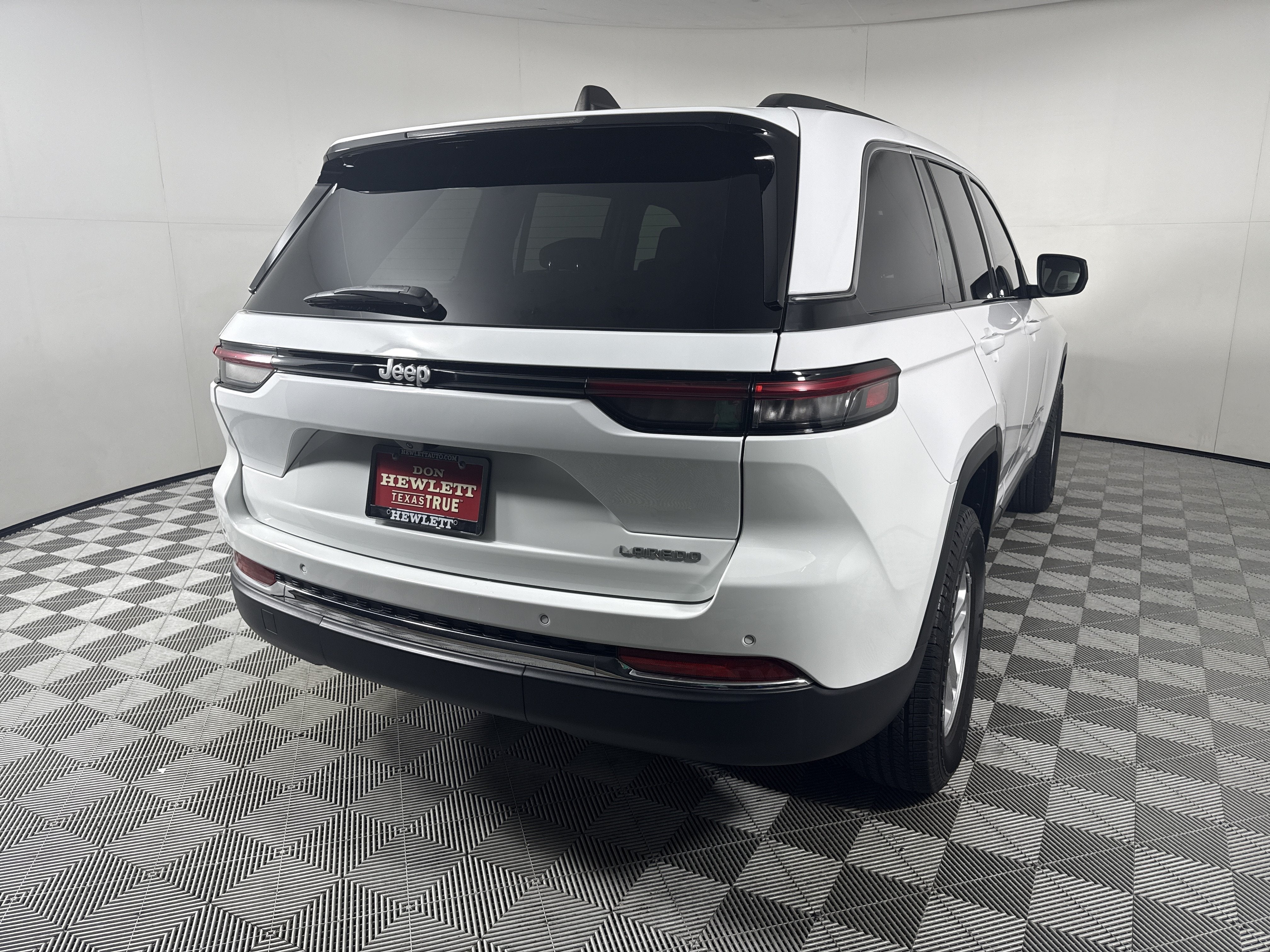 2024 Jeep Grand Cherokee Laredo