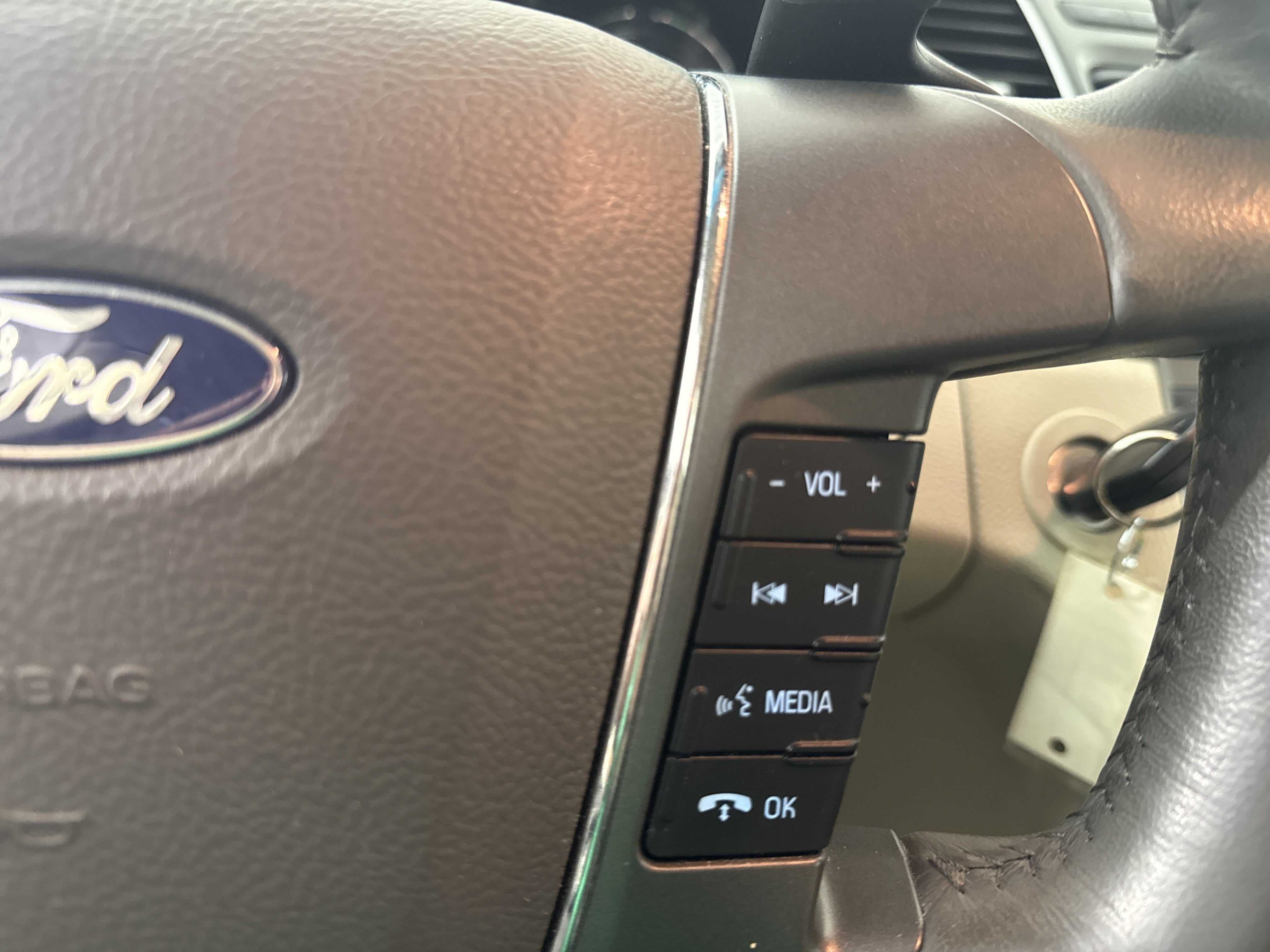 2011 Ford Taurus SEL