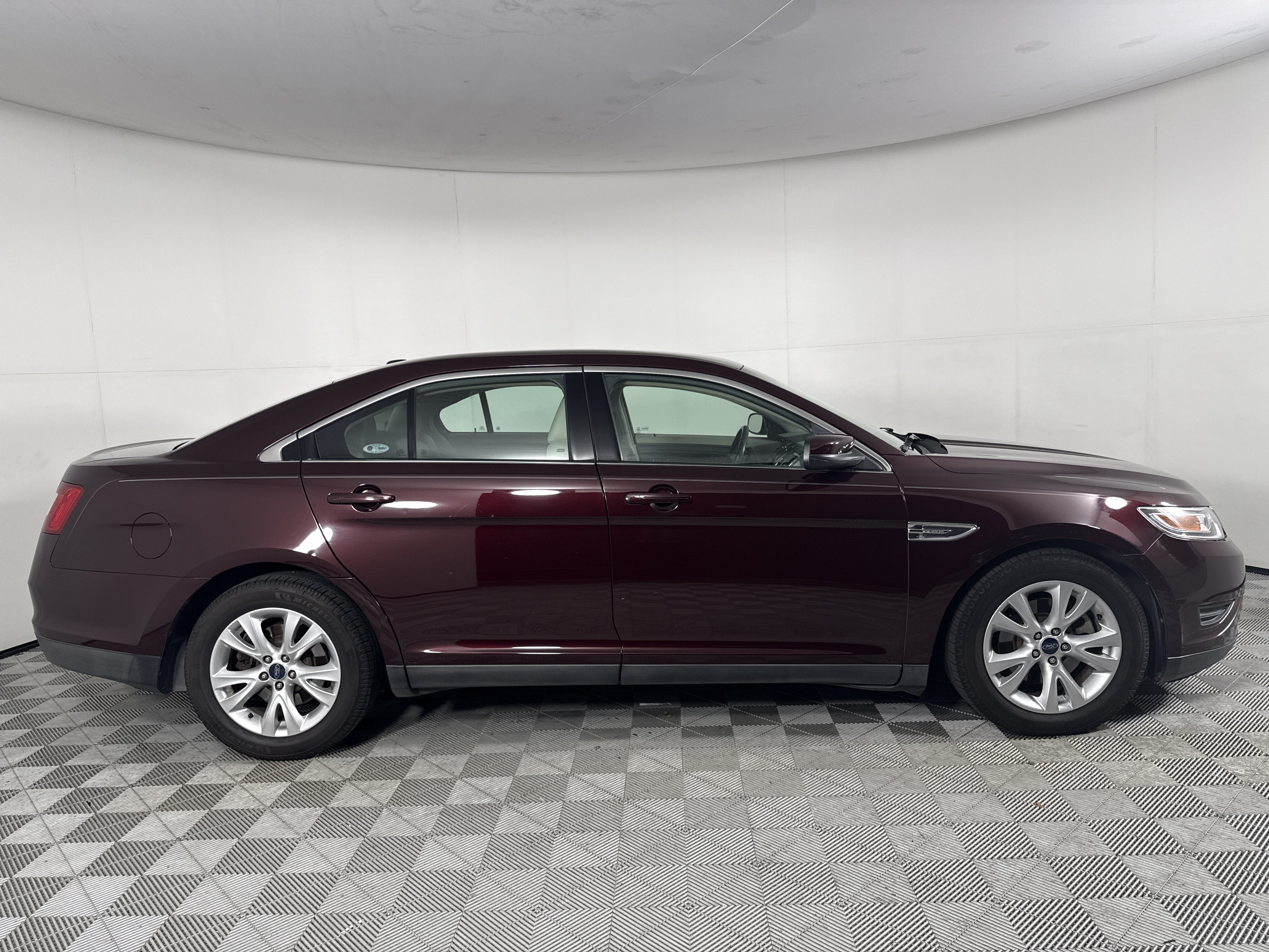 2011 Ford Taurus SEL
