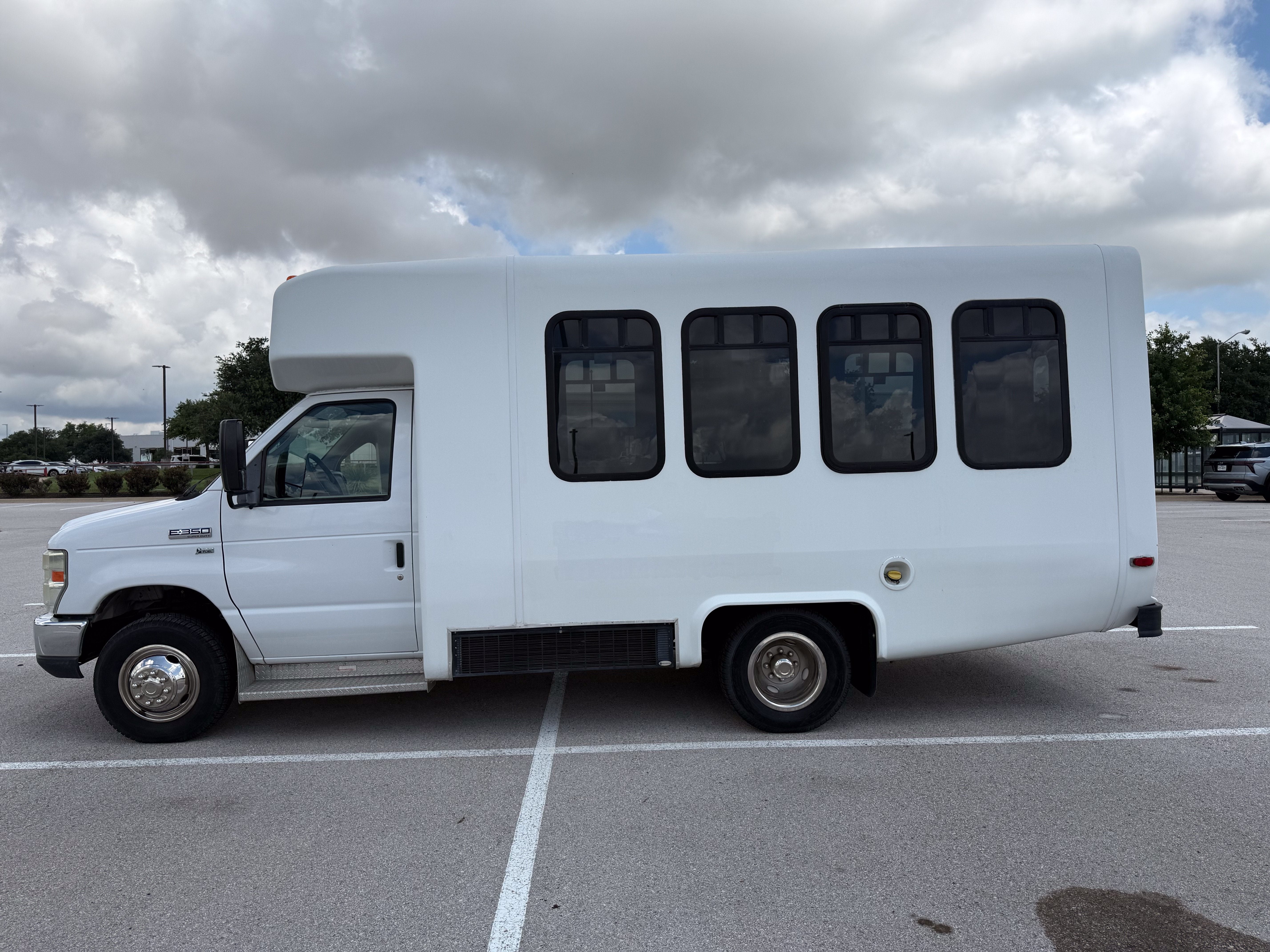 2013 Ford Econoline Passenger Van 14 Passenger Van
