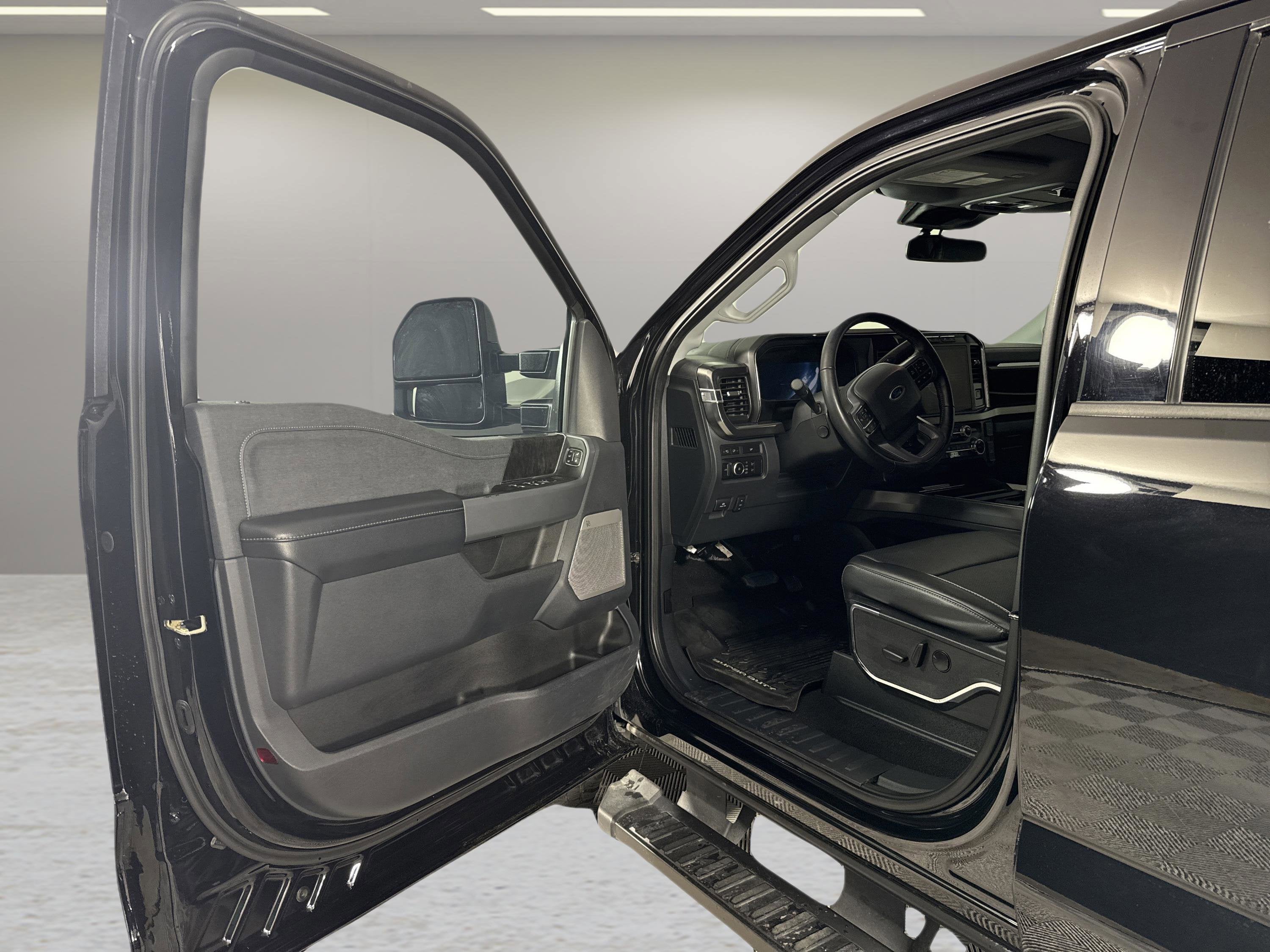 2023 Ford Super Duty F-250 SRW LARIAT