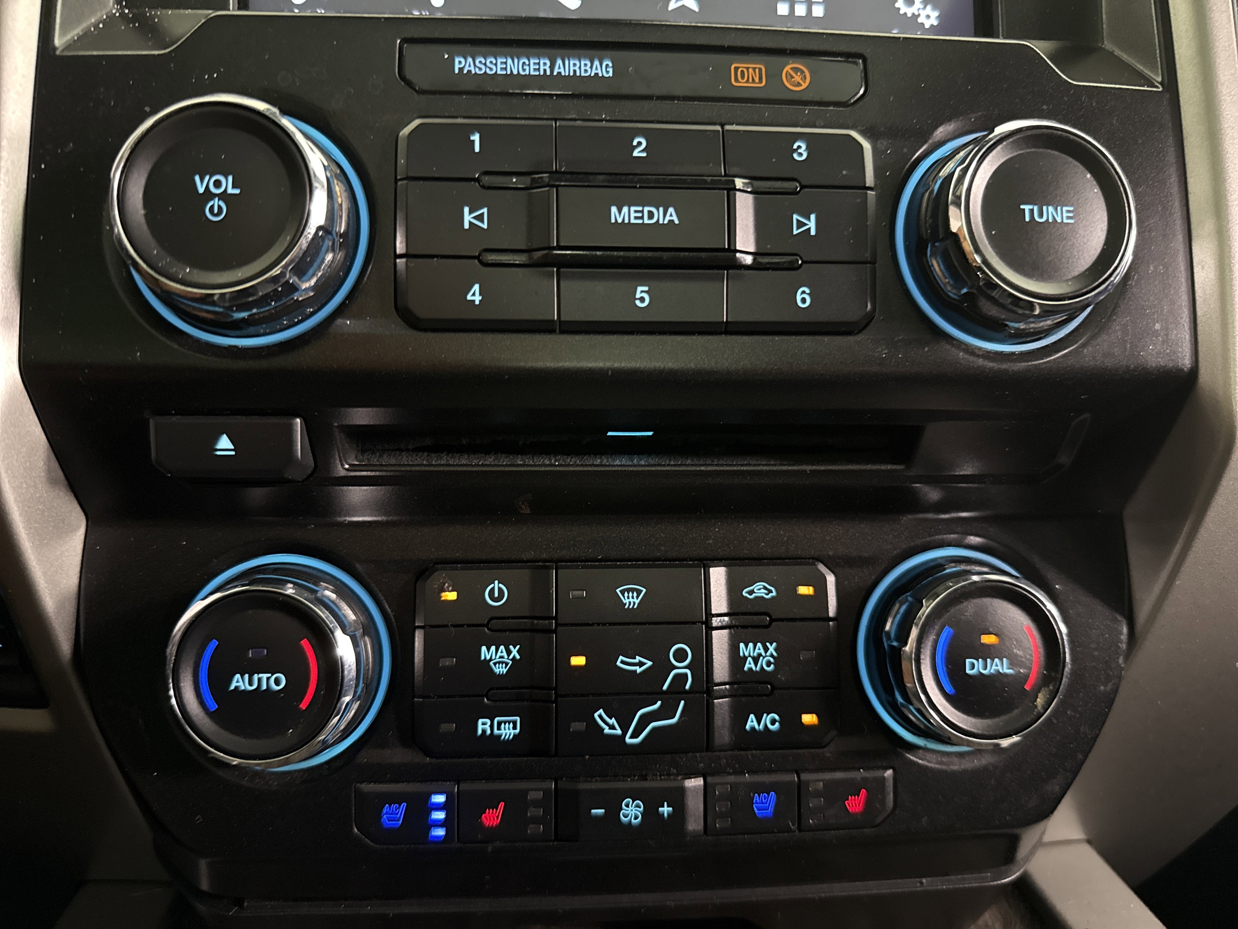 2017 Ford Super Duty F-350 DRW Base