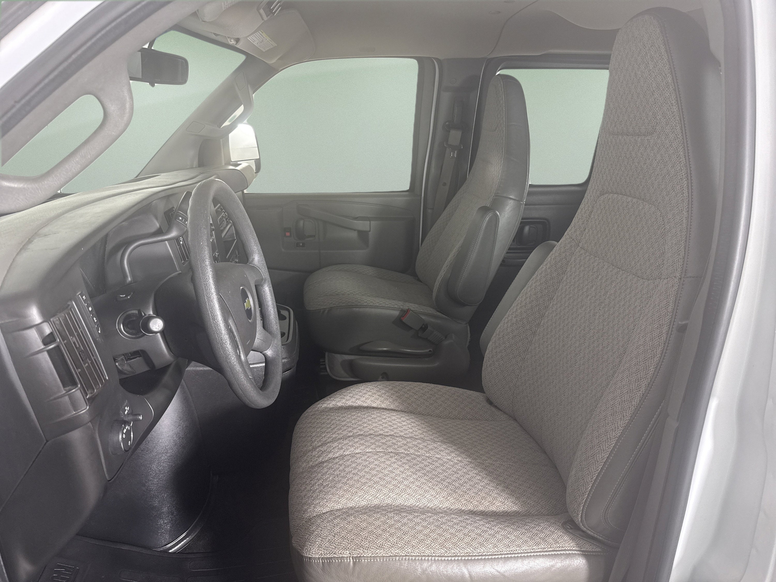 2017 Chevrolet Express Passenger LT