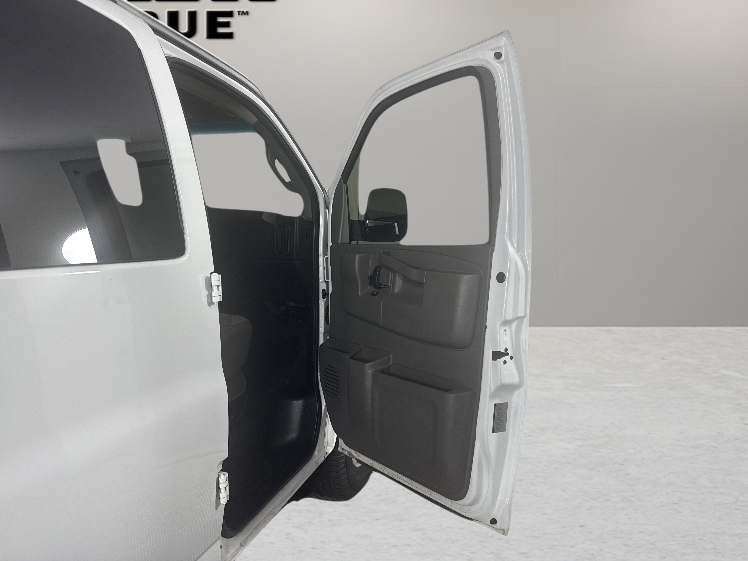 2017 Chevrolet Express Passenger LT