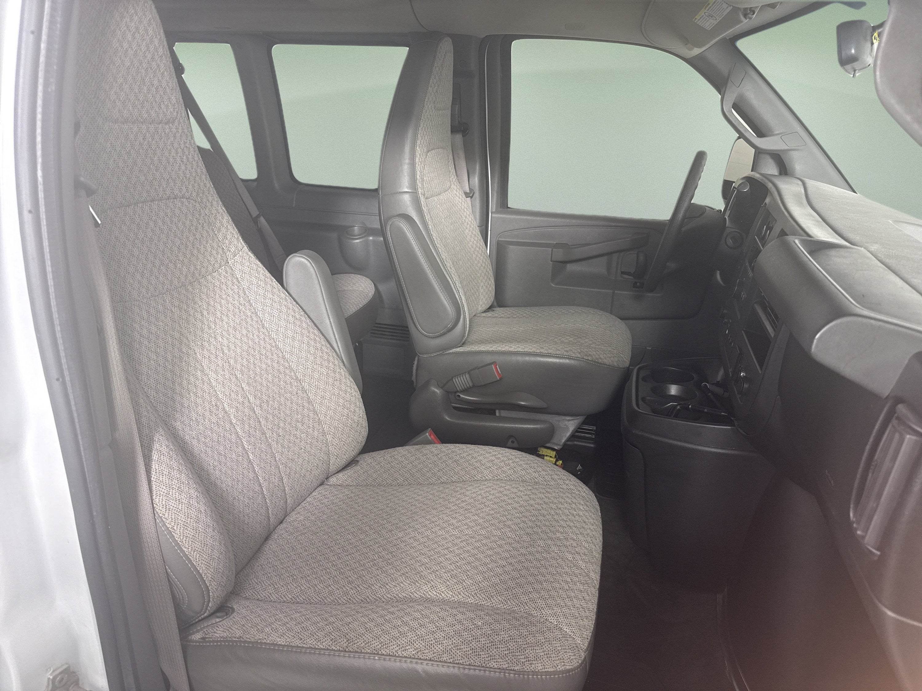 2017 Chevrolet Express Passenger LT