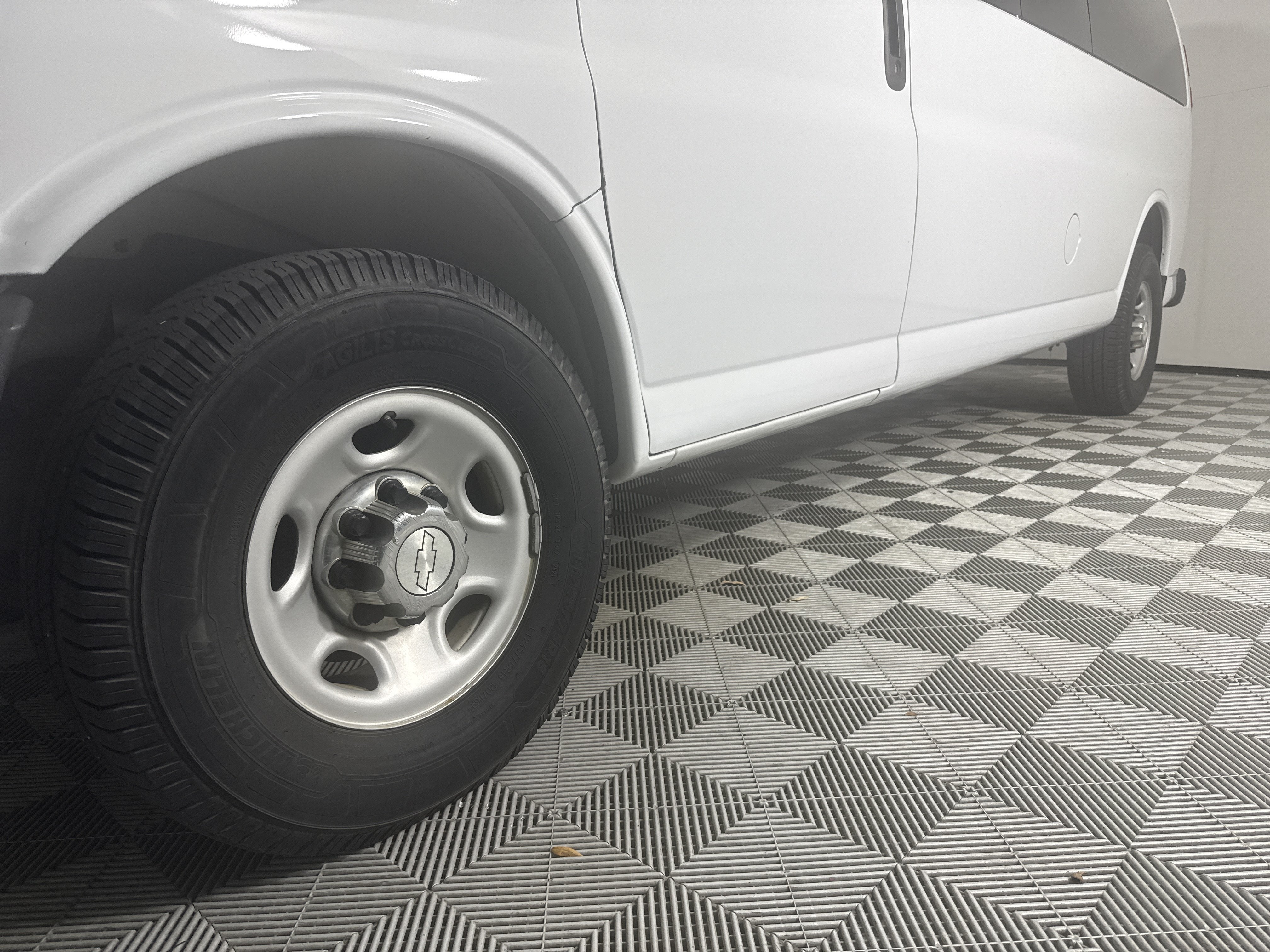 2017 Chevrolet Express Passenger LT