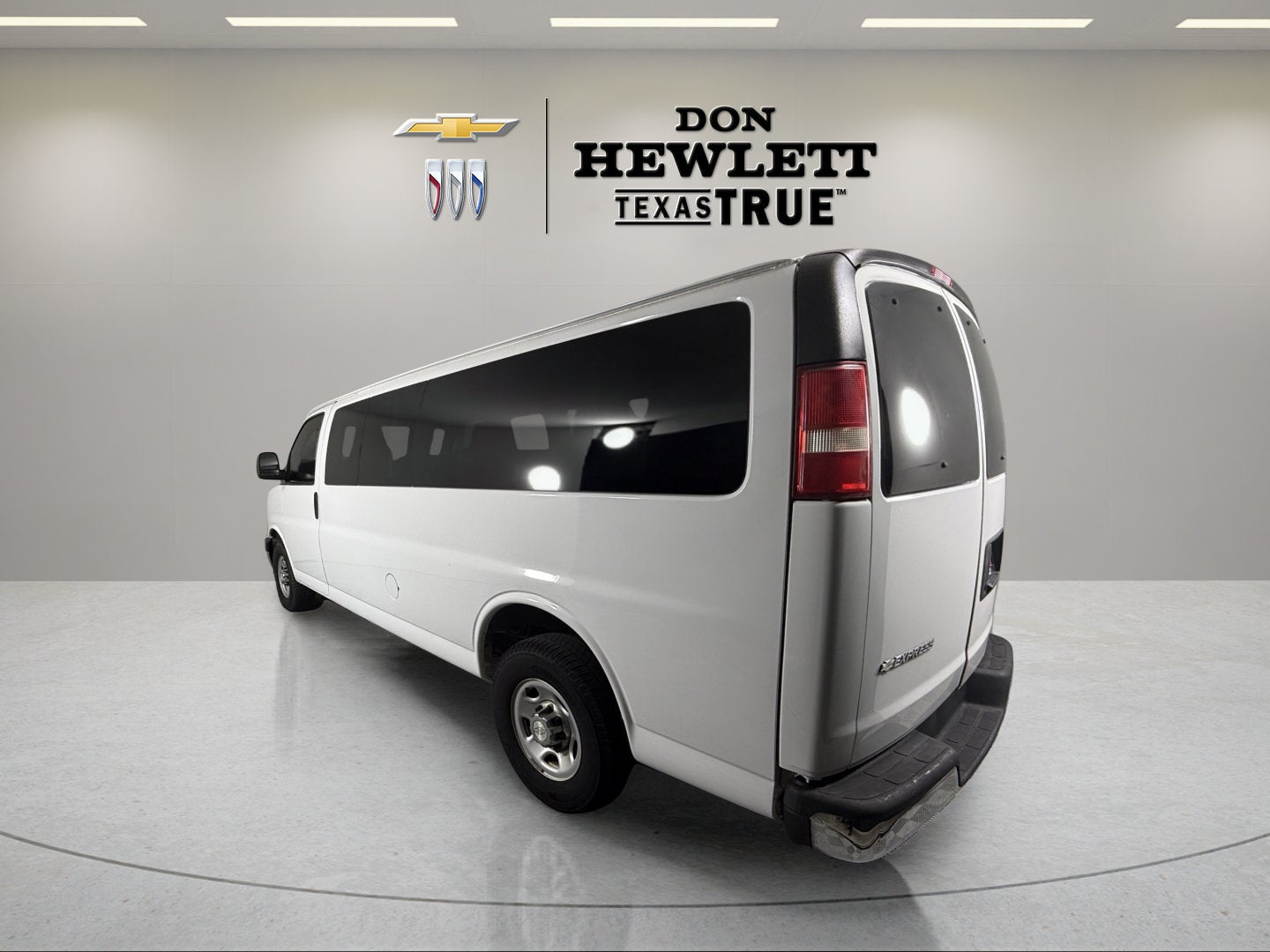 2017 Chevrolet Express Passenger LT